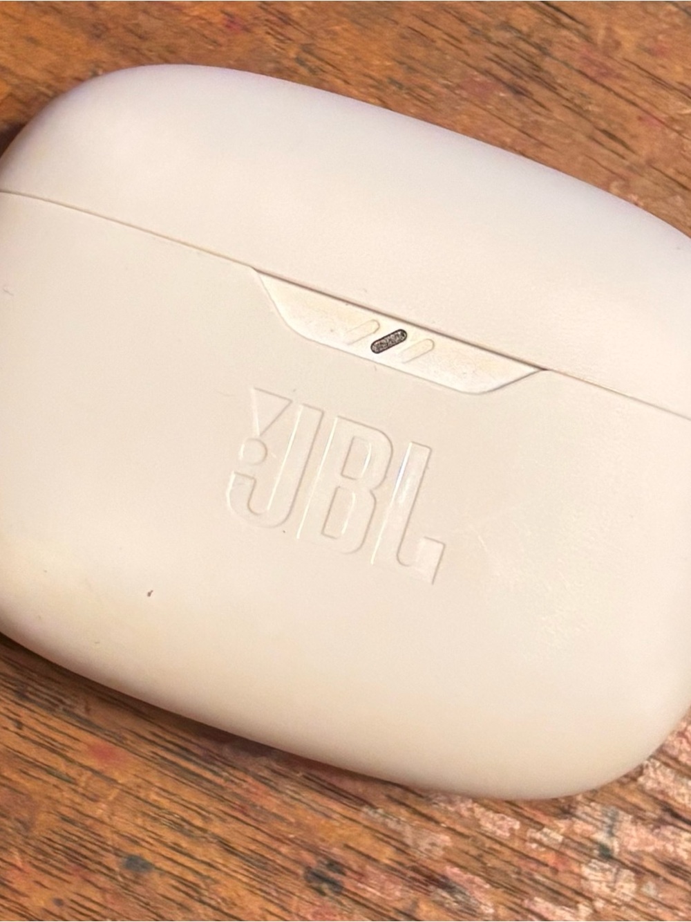 JBL VIBE BEAM 2 True Wireless Earbuds in White with Orange USB-C Cable - Picture 6 of 8